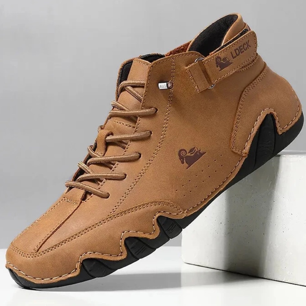 LDECK SZ 9 high-top hiking or casual boots, barefoot, or chukka-style shoes.